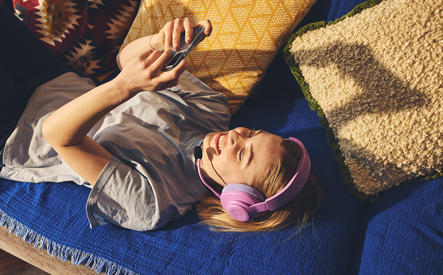 Breathable fabric ear cushions for marathon game sessions